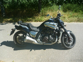 YAMAHA Vmax 1700 - 2