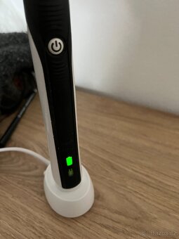 Elektrický zubní kartáček Oral-B PRO - 2