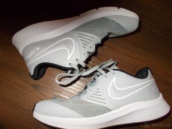 ODLEHČENÉ TENISKY NIKE V.38 TOP STAV - 2