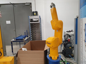 Robot Staubli RX60BL CS8 zánovní - 2