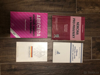 Právnické učebnice mix z průběhu studia - 2