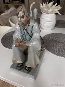 Porcelánová postava Zsolnay Pecs - 2