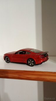 Ford mustang - 2