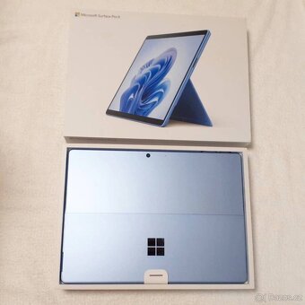 Microsoft Surface Pro 9 i7 / 16 GB / 256+ GB SSD - 2