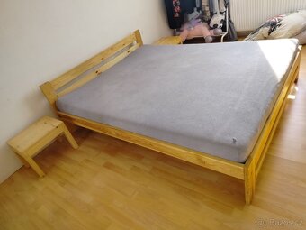 Masivní manželská postel 160x200 - 2