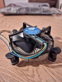Chladič Intel - box - 2