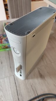 Xbox 360 + 2 ovladače + 4 hry - 2