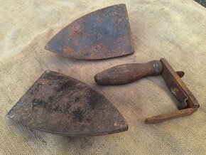 Starožitná litinová žehlička se dvěma želízky - 2