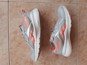 Dívčí sportovní tenisky Reebok vel. 37 (240mm stélka) - 2