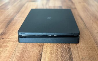 Sony Playstation 4 Slim (CUH-2116A) 500 GB černá (FW 10.01) - 2