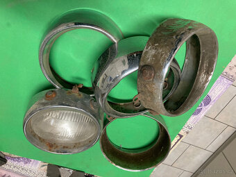 Rámečky předních světel OCTAVIA na renovaci - 2