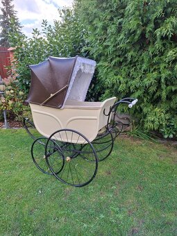 Starožitný kočárek pro miminko č. 1010 - 2