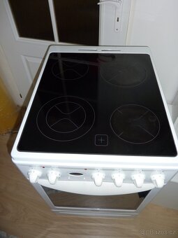 Elekrtický sporák Mora 3479, plně funkční, čistý - 2