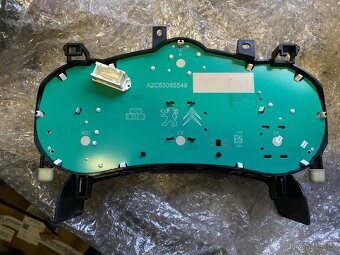 Budíky na Peugeot 207 - 2