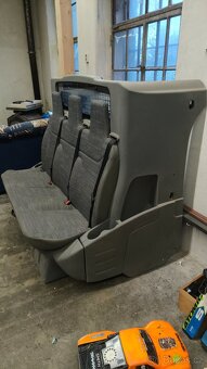 Trafic II dělící příčka s lavicí - 2