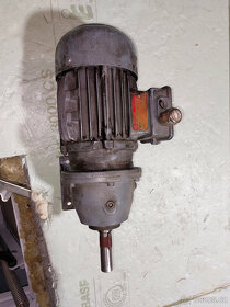 Motor s převodovkou dvou rychlostní - 2