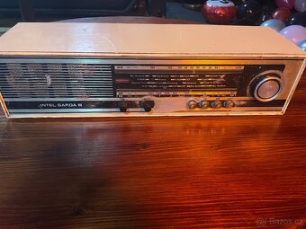 Retro rádio Intel Garda III - 2