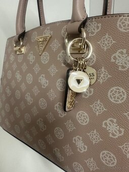 Guess kabelka do ruky aj na rameno - 2