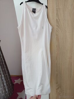 Sportovní šaty dri-fit, NIKE M-L , na tenis atd.. - 2