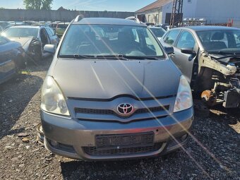 TOYOTA COROLA VERSO - 2