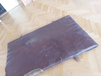2ks staré kožené žíněnky a švédská bedna - 2