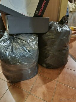 11 pytlů s dámským oblečením (5x60l pytle, 6x 120l pytle) - 2