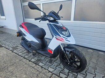 Aprilia SR Motard, 125cm3, r.v. 2014 - 2