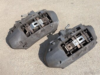 6‑pístkové přední brzdy BREMBO L322/L320 - 2