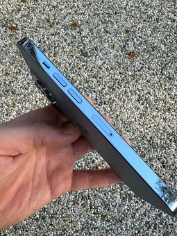 iPhone 13 Pro - baterie 100% blue - 2