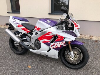 Honda CBR 900 RR, model SC28 - 2