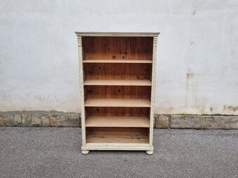 STARÁ KNIHOVNA V PATINĚ - 2