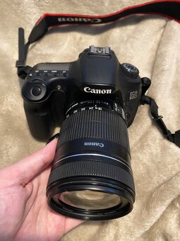 Zrcadlovka Canon s objektivem - 2