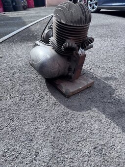 Motor JAWA 175 dvouvýfukový - 2