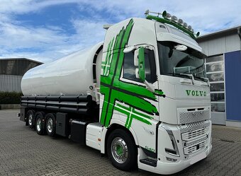 VOLVO FH540 8x2 - obilní silo 35000 lit. - 2