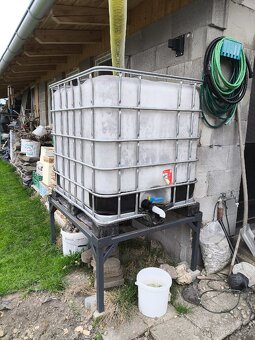 Prodám IBC nádrž na vodu 1000l - 2
