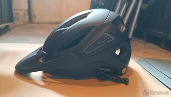 Prilba OAKLEY DRT 3 - 2