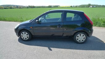 FORD FIESTA  1.3i 44KW  ČERNÁ BARVA 2004 NOVÁ TK  - 2