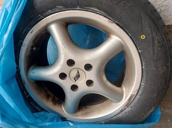 Celoroční pneu 225/55 r16 z Peugeot 607 - 2