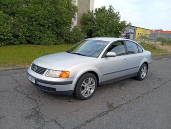 Passat originál VR5 110 kw dobrá výbava - 2