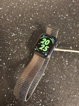 Apple Watch SE 44mm Space Gray - 2