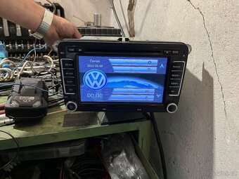 Autorádio na VW Passat B7 - 2