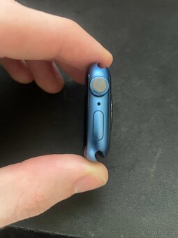 Apple Watch Series 7 (41mm) – TOP stav, jen drobný škrábaneč - 2