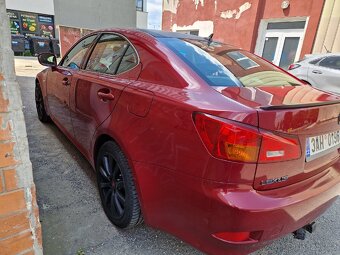 Lexus is 220d - 2