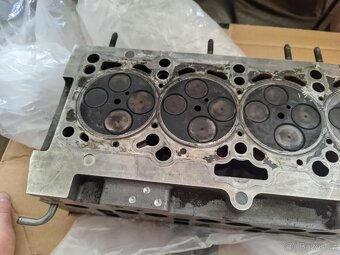 Hlava motoru Škoda Octavia 2 nafta , motor BKD , 2.0 , 16V - 2