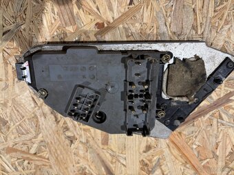 Ovládací panel k zadním sedačkám na MB W140 - 2