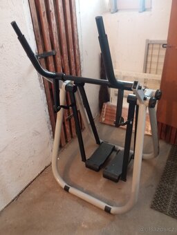 Stroj na cvičení/zpevnění svalstva - 2