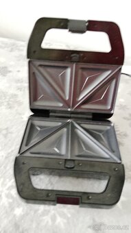 Toustovač/sendvičovač/vaflovač - 2