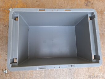 Stohovací plastová přepravka - 2