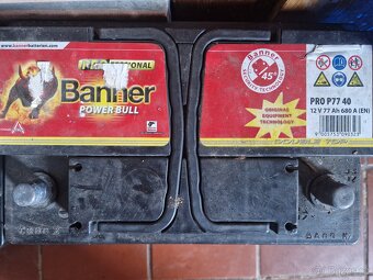 Autobaterie 77Ah Banner rok stará dám záruku - 2