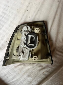 PRAVÉ ZADNÍ SVĚTLO OPEL ASTRA G - 2